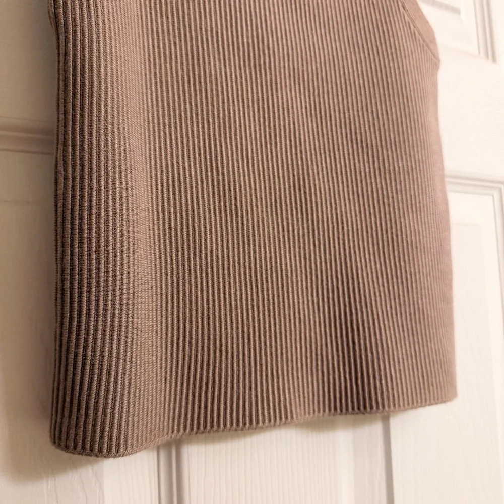 A&F Ottoman High-Neck Top Taupe - Picture 4 of 8